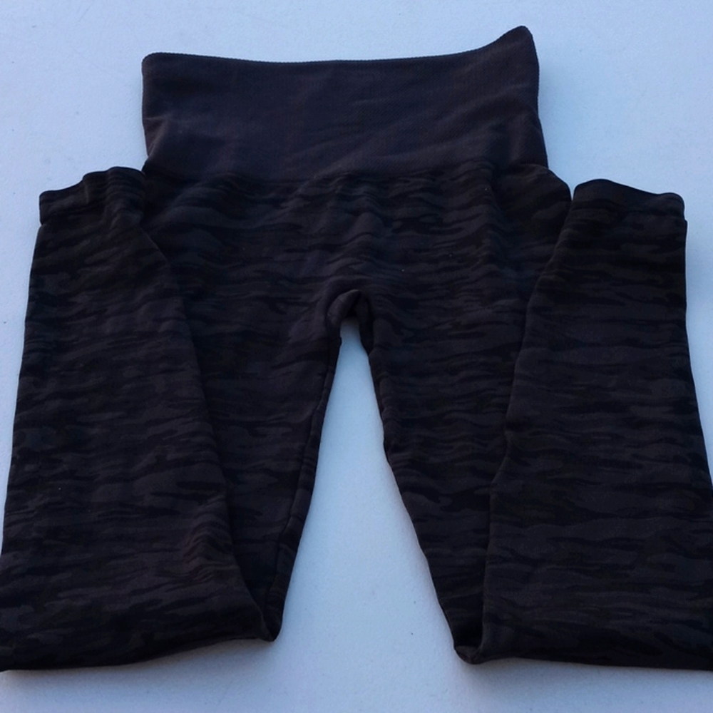 Assets by Spanx Camo